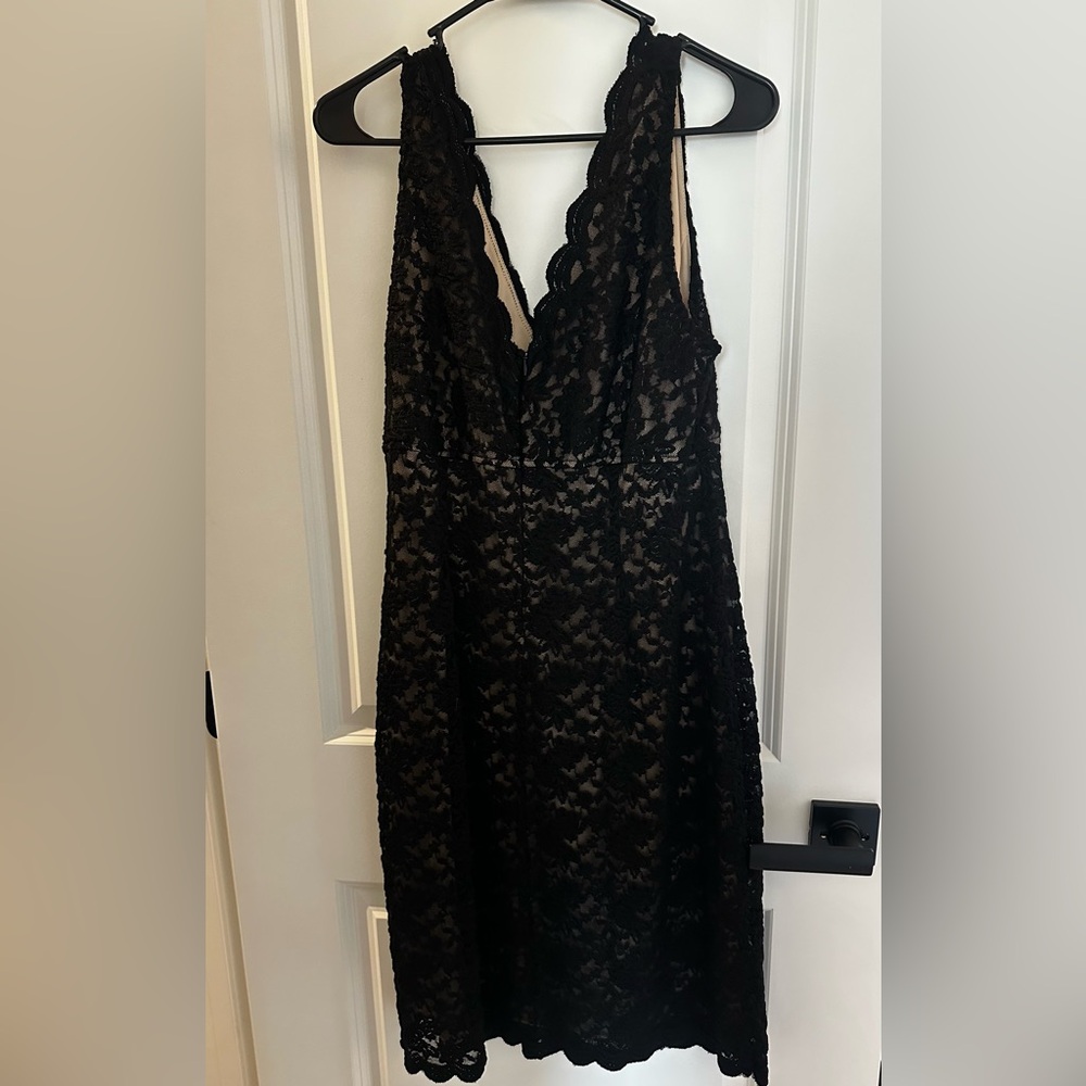 Roz & Ali Black Lace V-Neck Sleeveless Dress